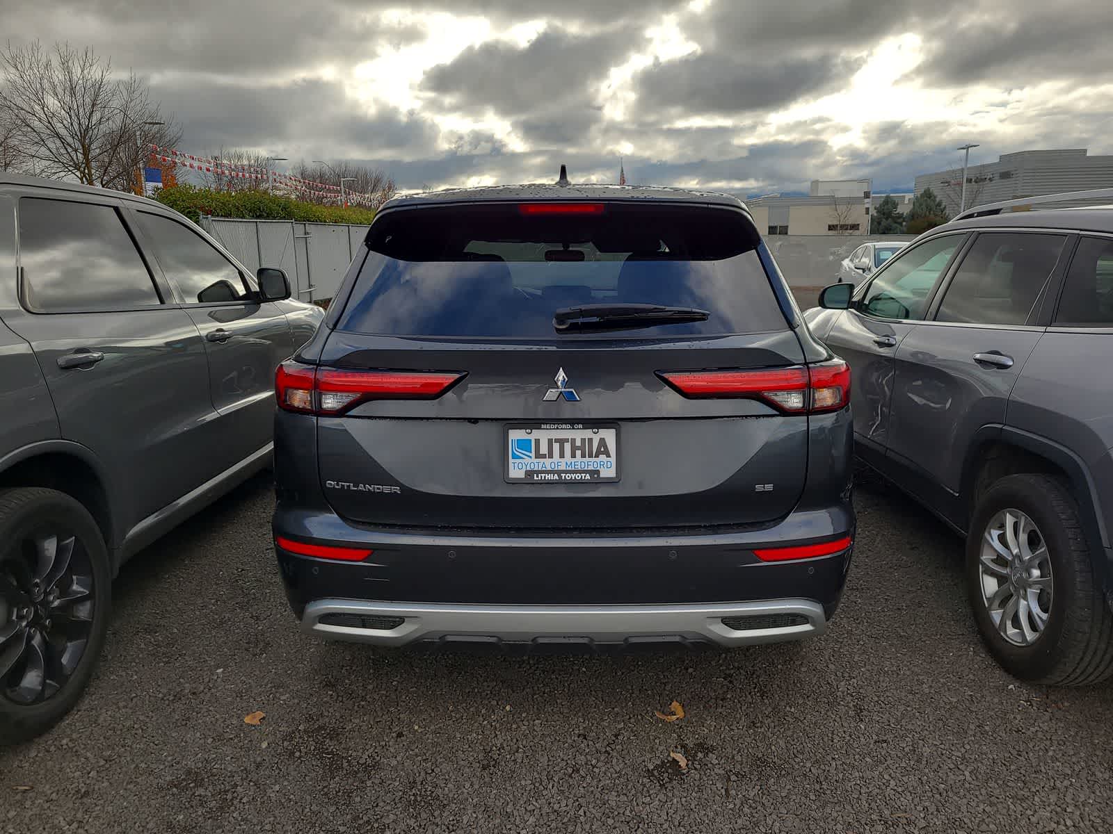 2024 Mitsubishi Outlander SE photo 4