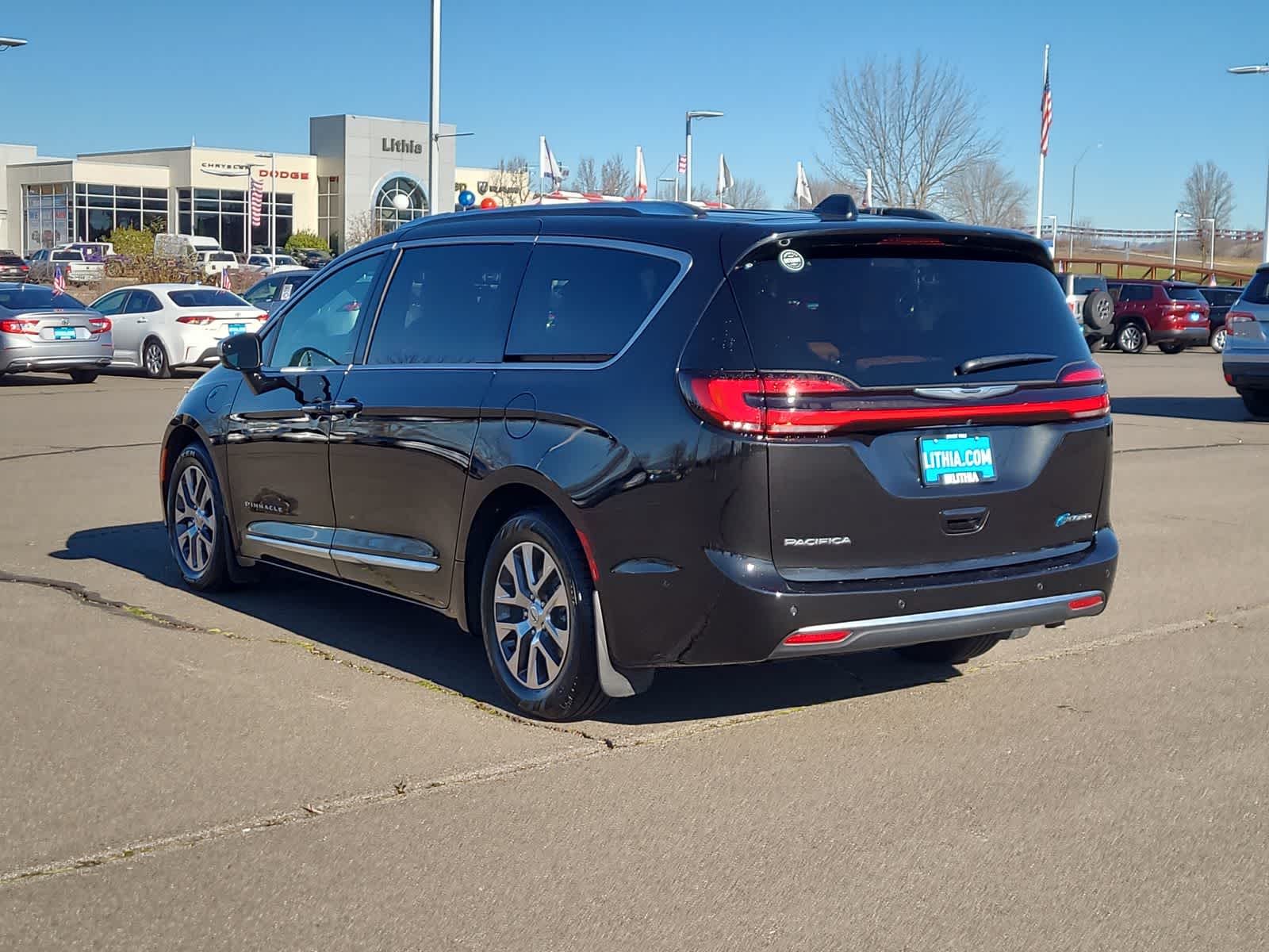 Thumbnail: 2023 Chrysler Pacifica - 12