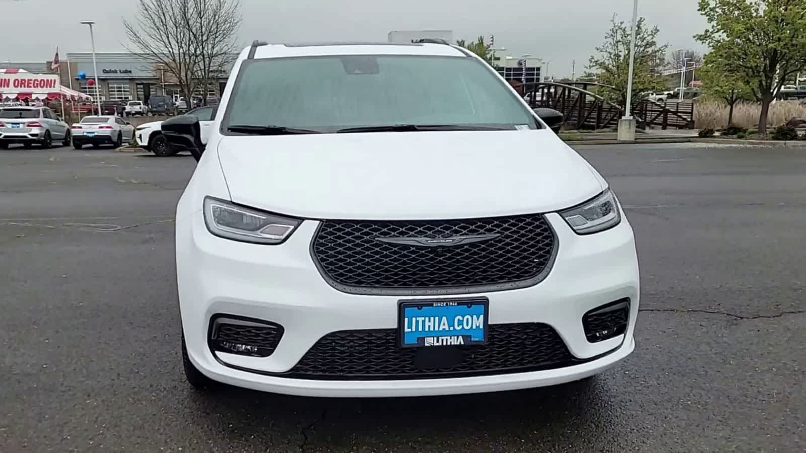 Thumbnail: 2026 Chrysler Pacifica - 3