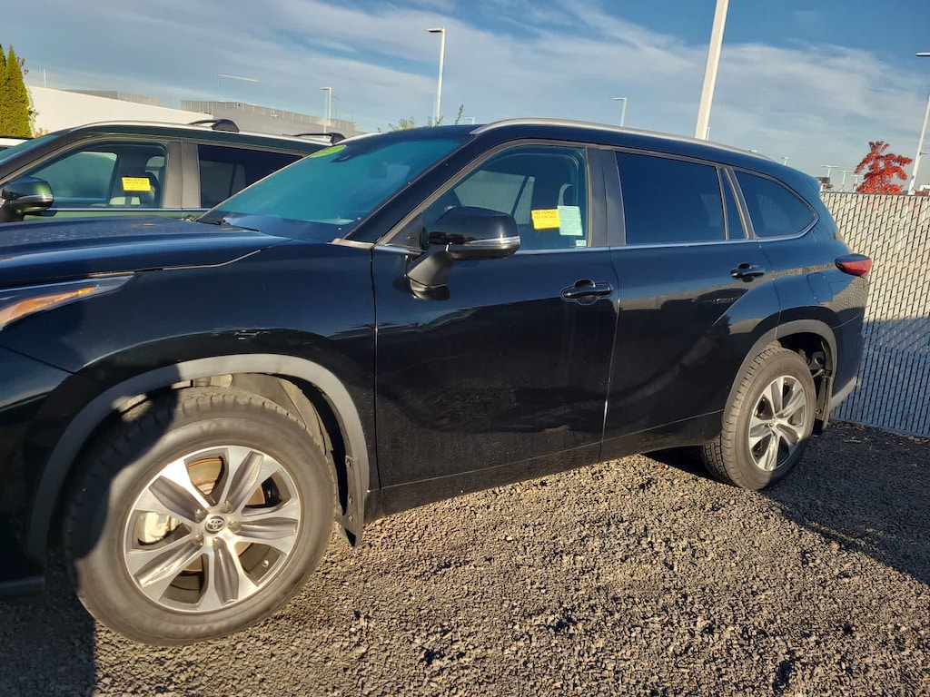 Used 2023 Toyota Highlander XLE SUV