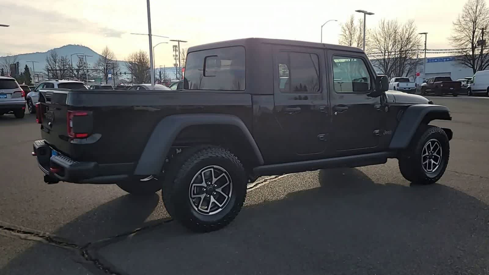 Thumbnail: 2026 Jeep Gladiator - 8
