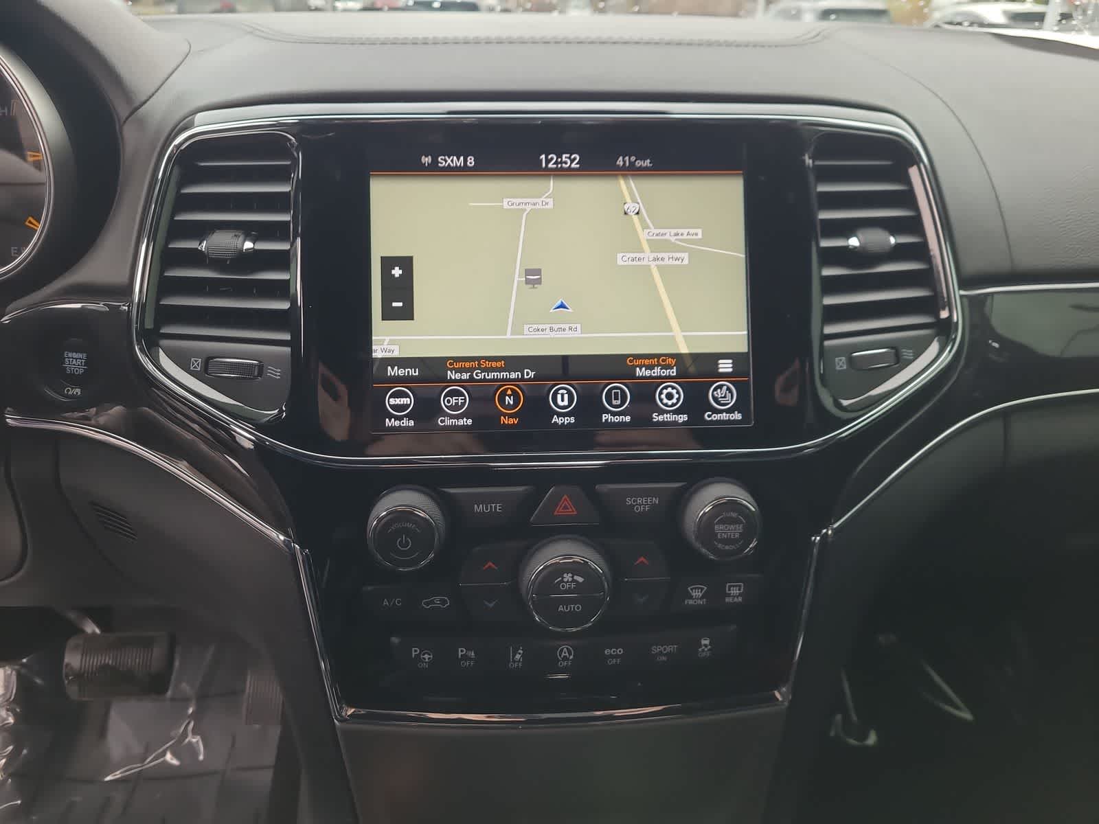 Thumbnail: 2020 Jeep Grand Cherokee - 24