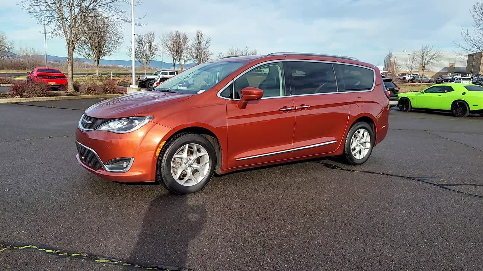Thumbnail: 2018 Chrysler Pacifica - 4