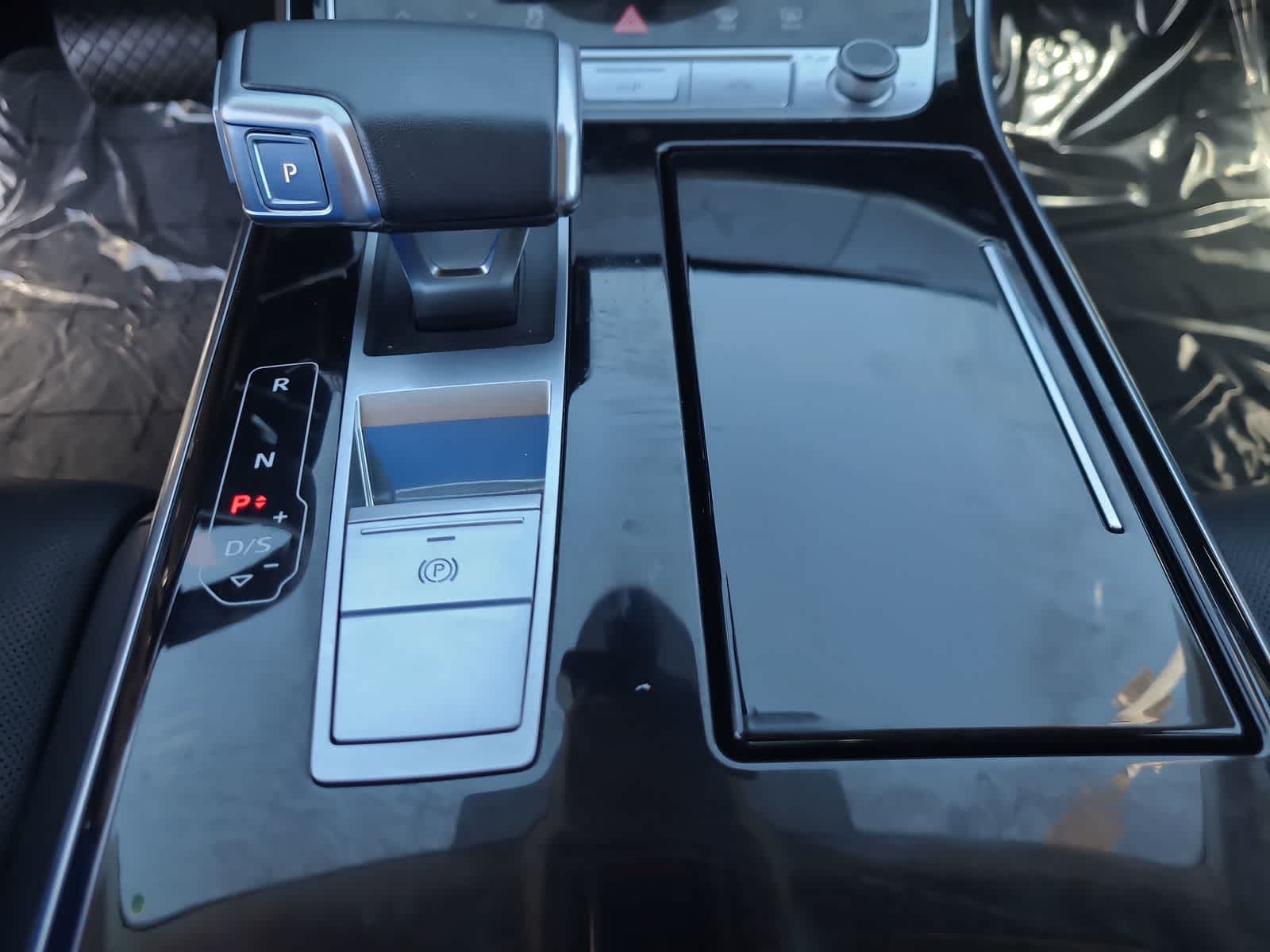 Thumbnail: 2023 Audi A8 - 25