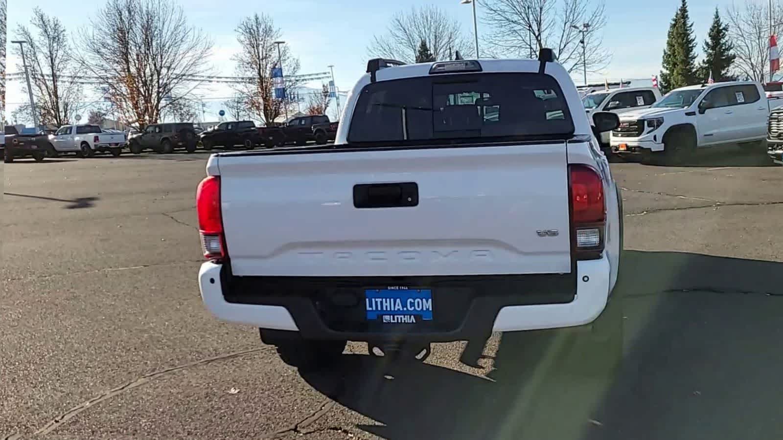Thumbnail: 2019 Toyota Tacoma - 7