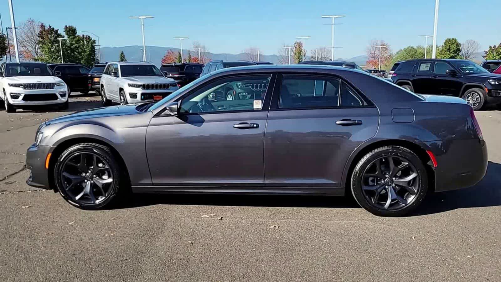 Thumbnail: 2023 Chrysler 300 - 5