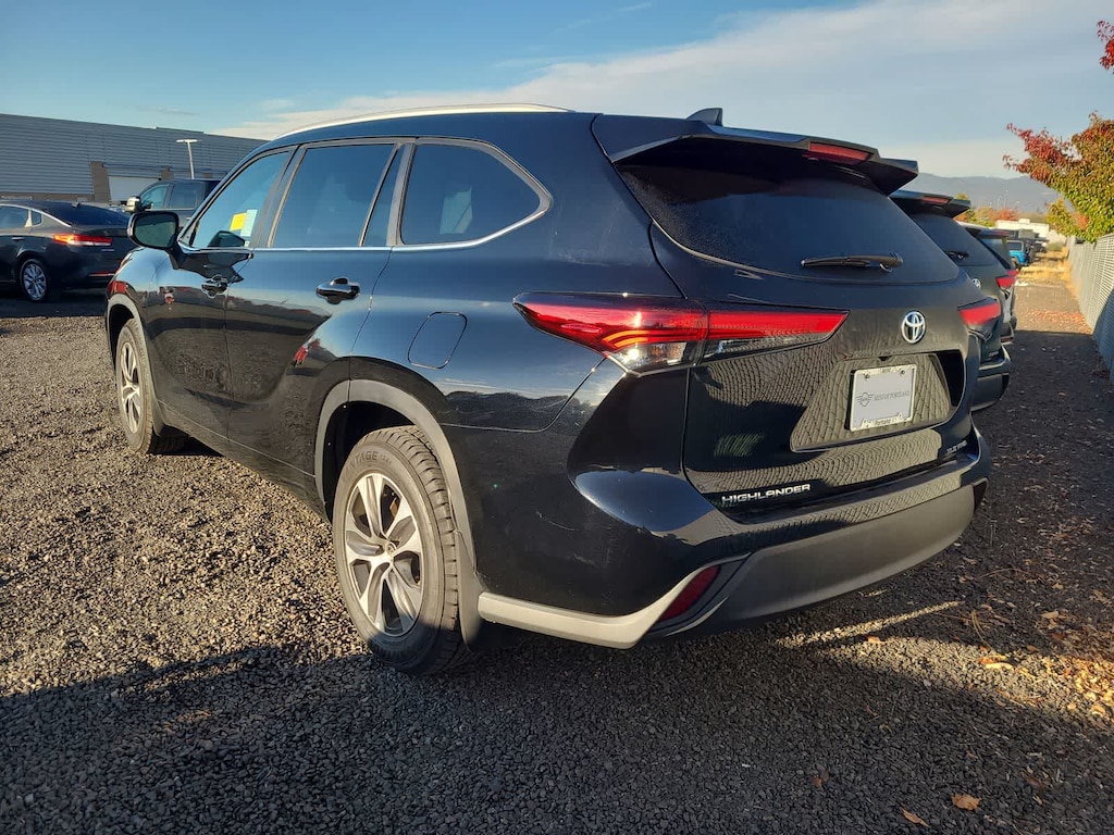 Used 2023 Toyota Highlander XLE SUV