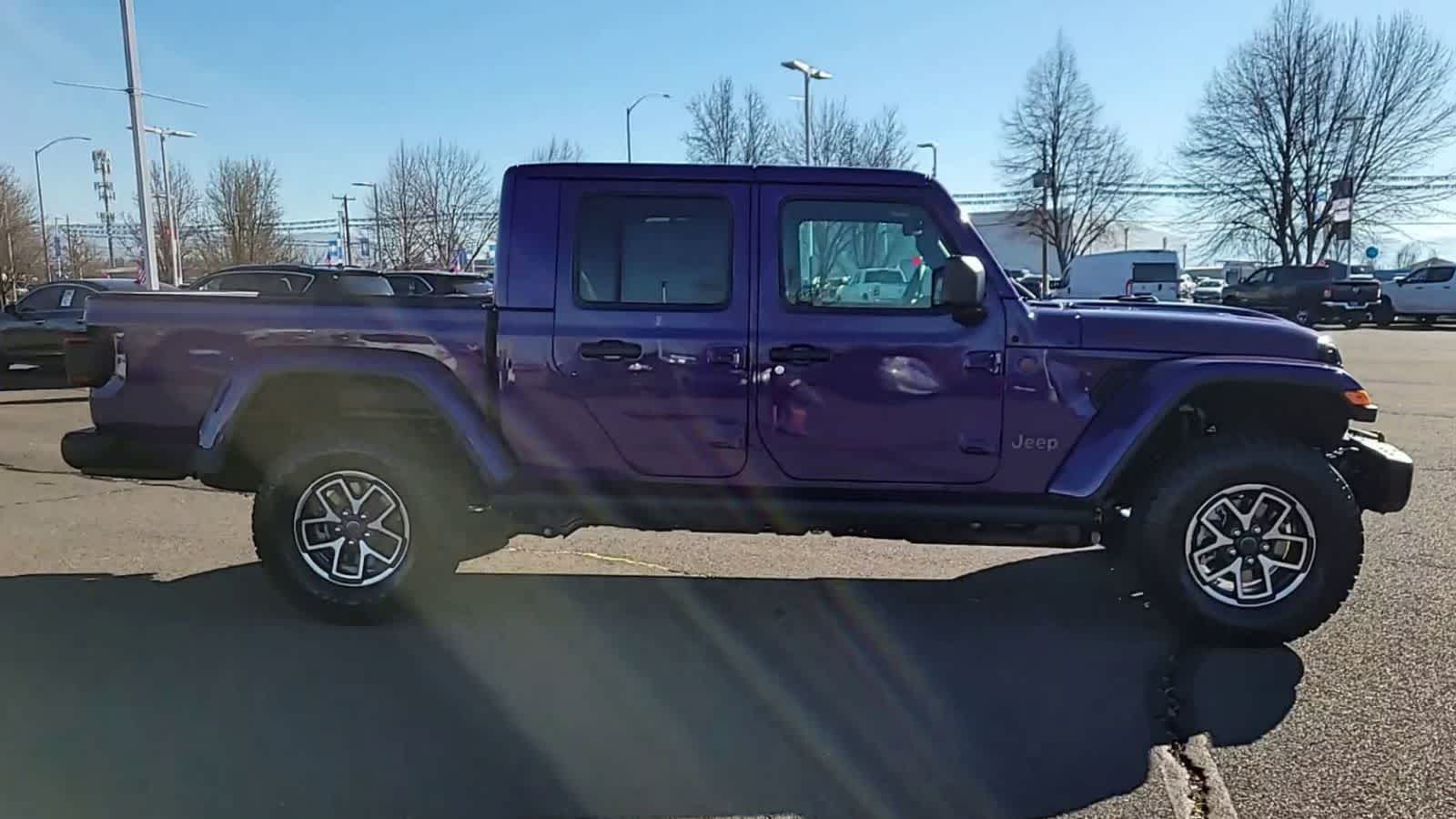 Thumbnail: 2026 Jeep Gladiator - 9