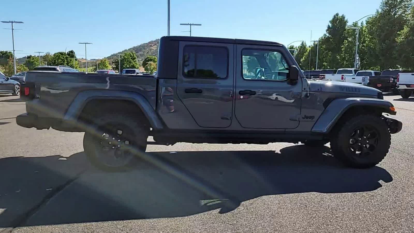 Thumbnail: 2021 Jeep Gladiator - 9