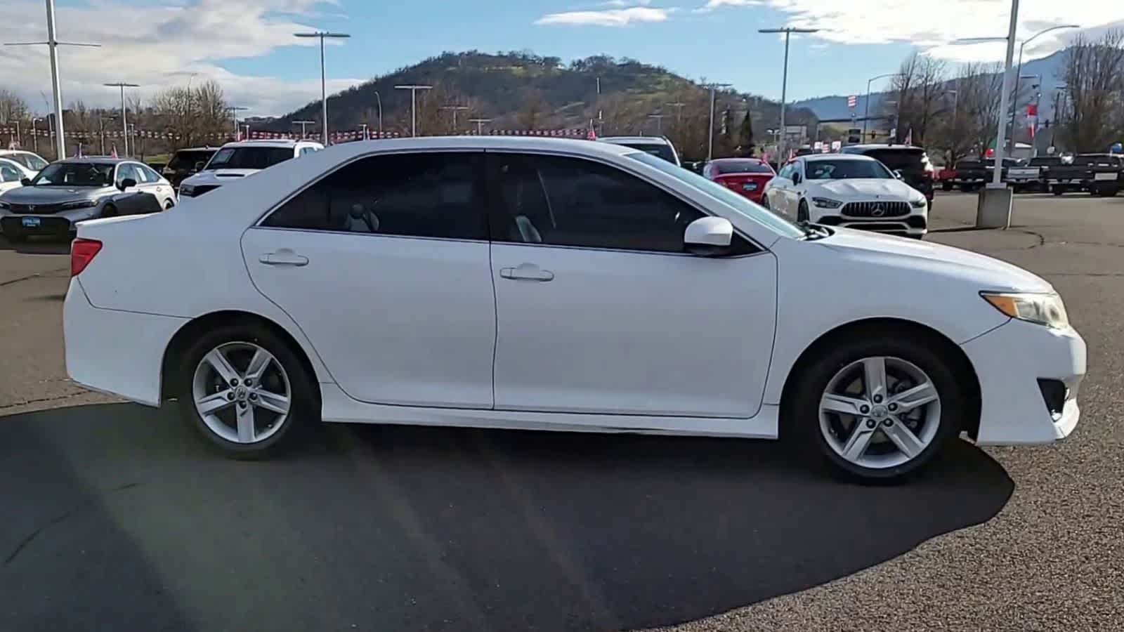 Thumbnail: 2014 Toyota Camry - 9