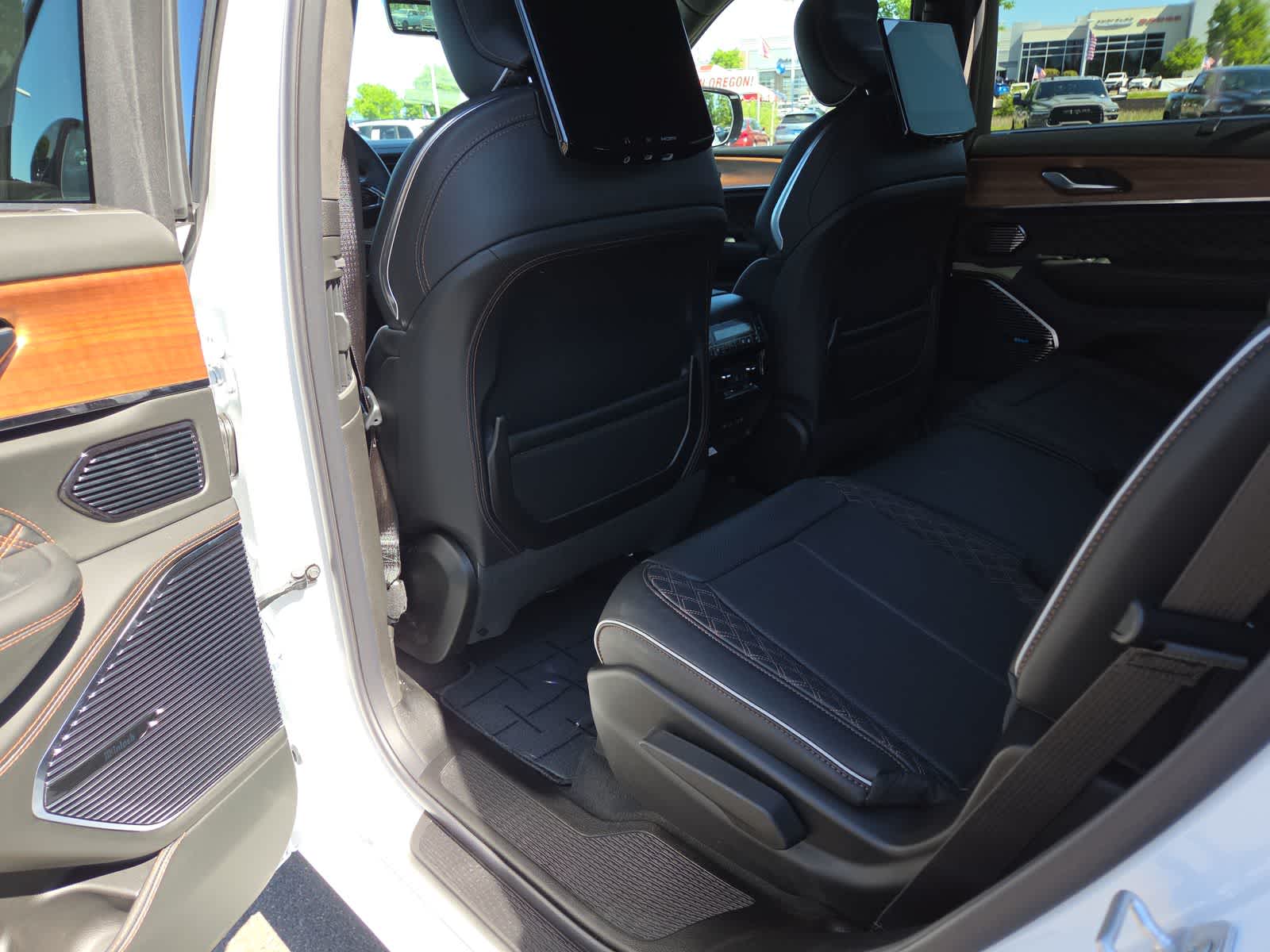 Thumbnail: 2026 Jeep Grand Cherokee - 20