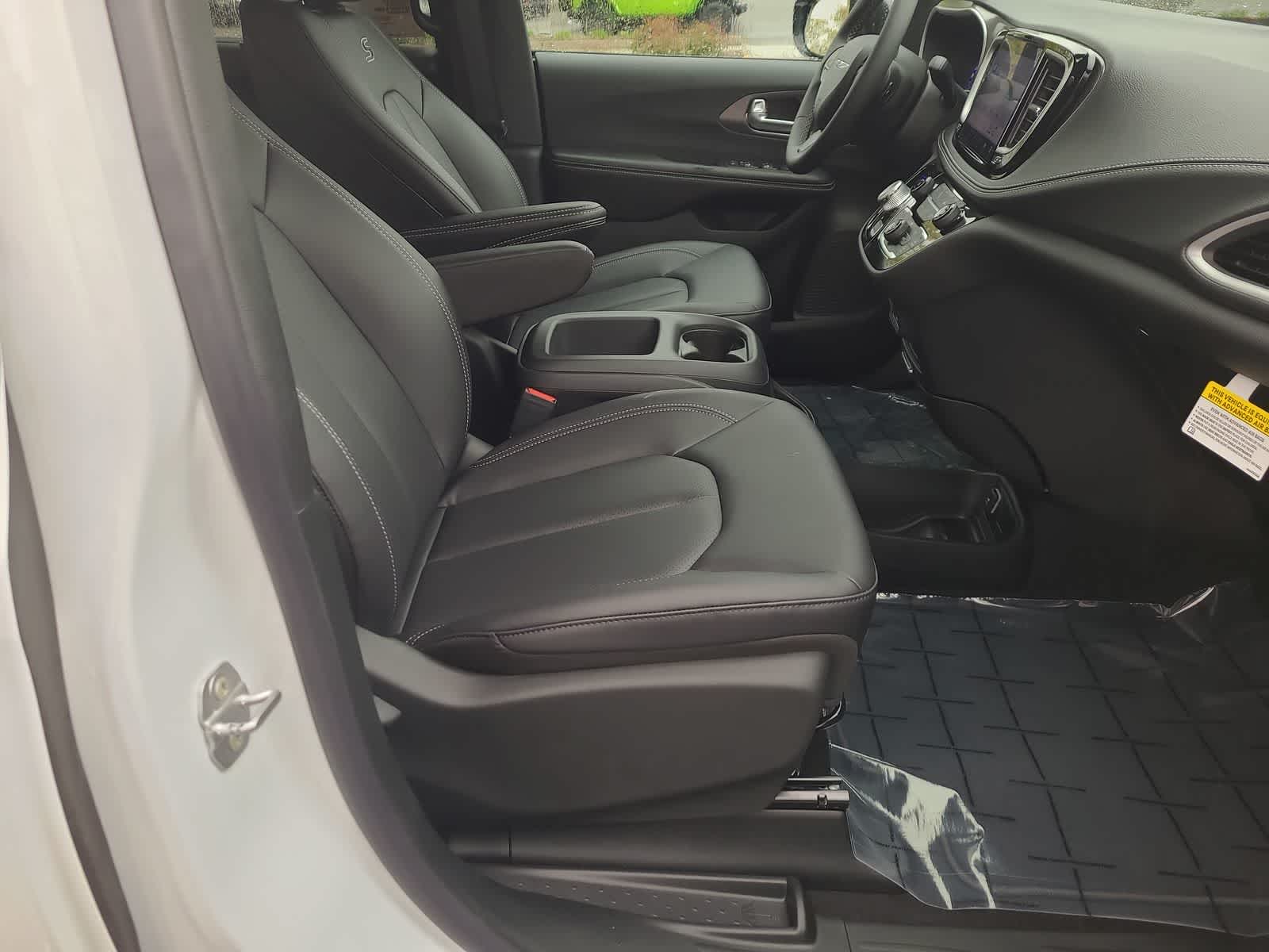 Thumbnail: 2026 Chrysler Pacifica - 22