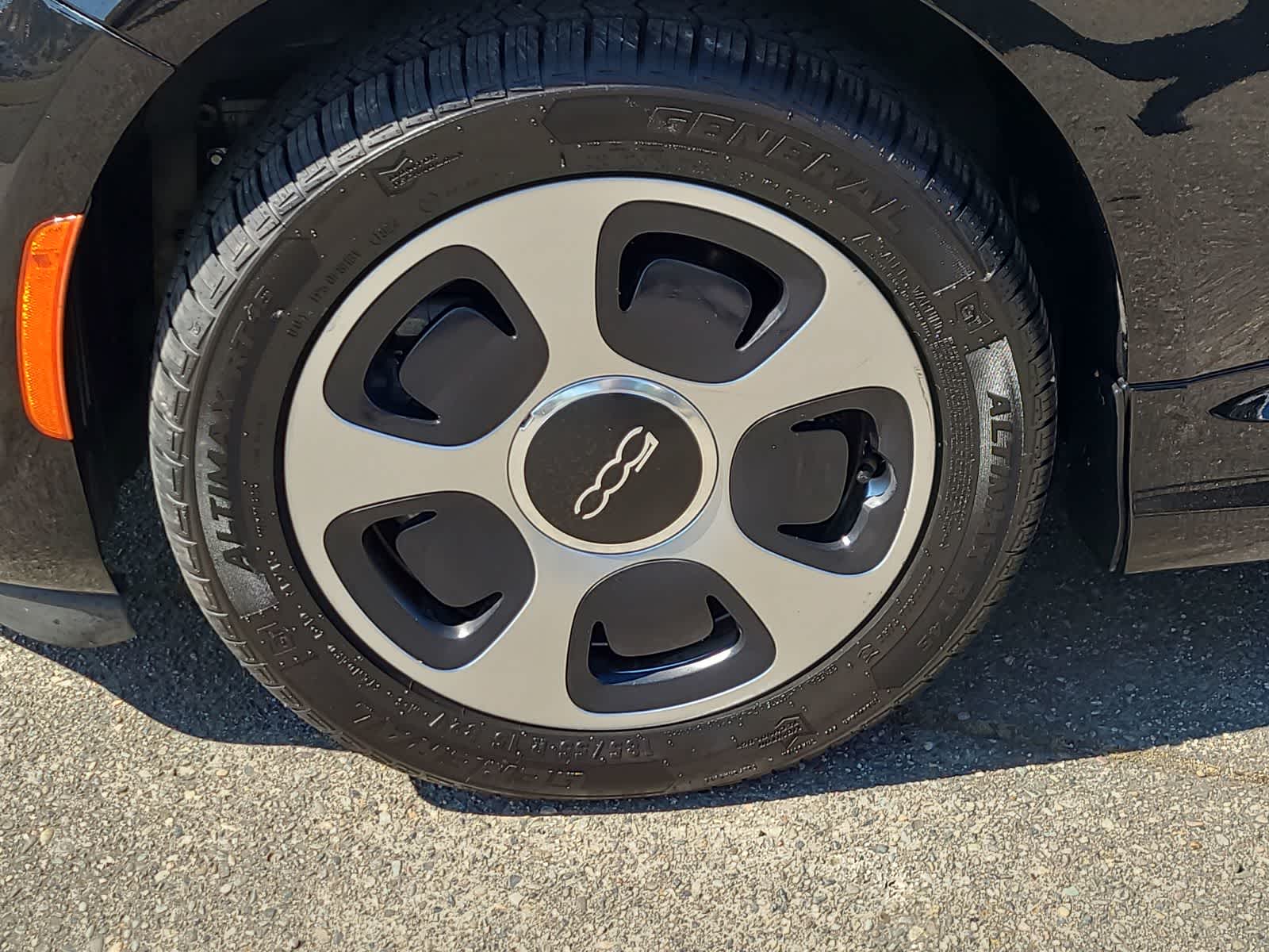 Thumbnail: 2019 Fiat 500e - 16