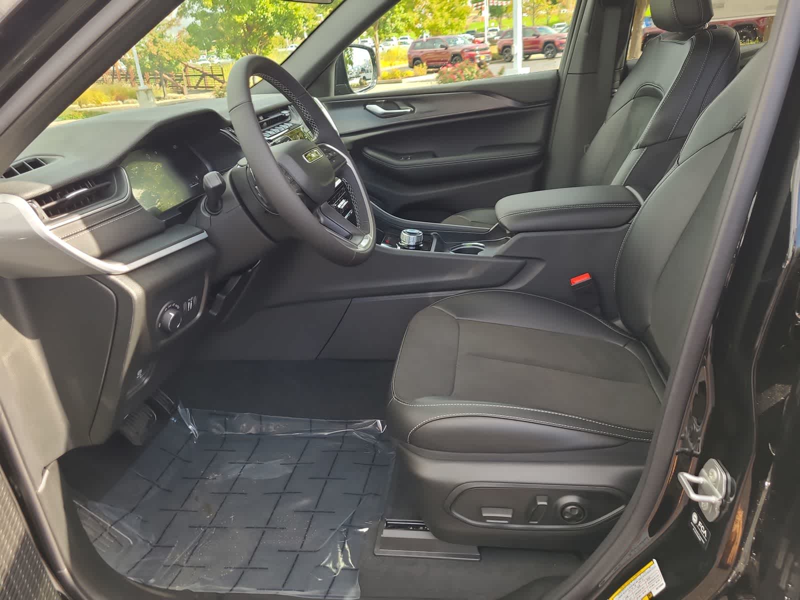 Thumbnail: 2025 Jeep Grand Cherokee - 19