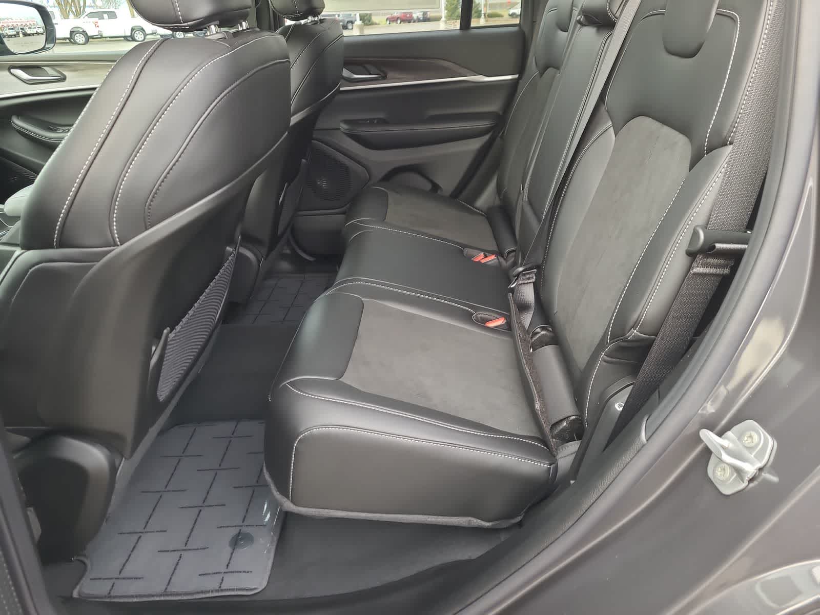 Thumbnail: 2026 Jeep Grand Cherokee - 21