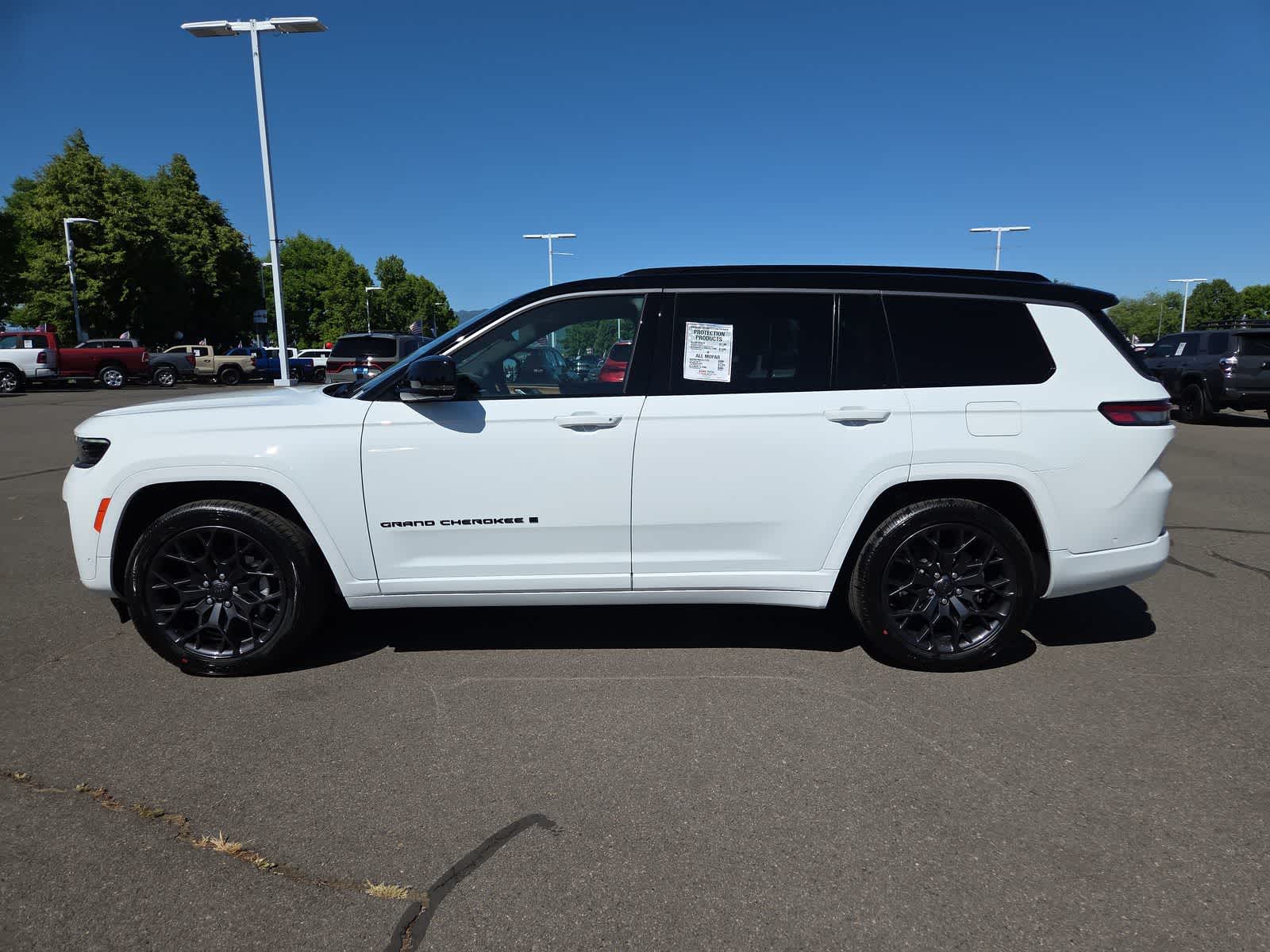 Thumbnail: 2026 Jeep Grand Cherokee - 11