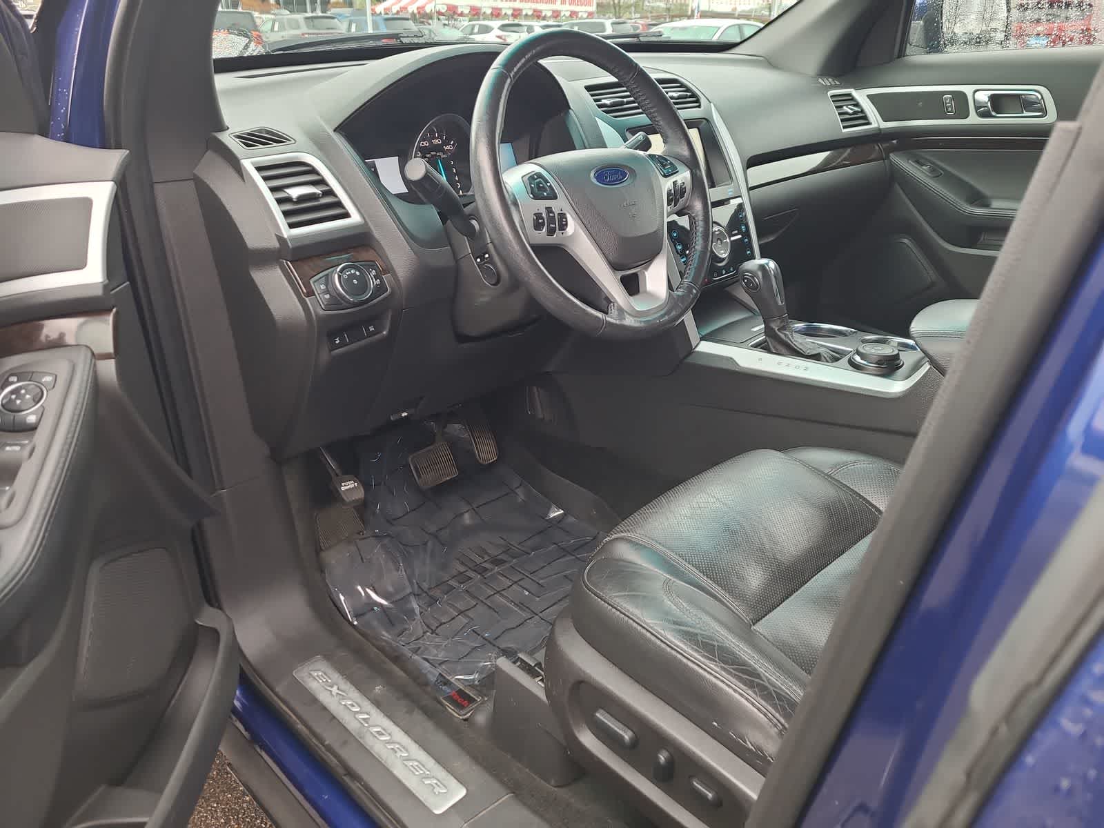 Thumbnail: 2014 Ford Explorer - 10