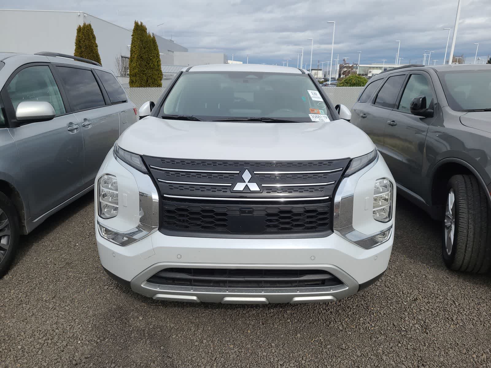 Thumbnail: 2024 Mitsubishi Outlander - 5