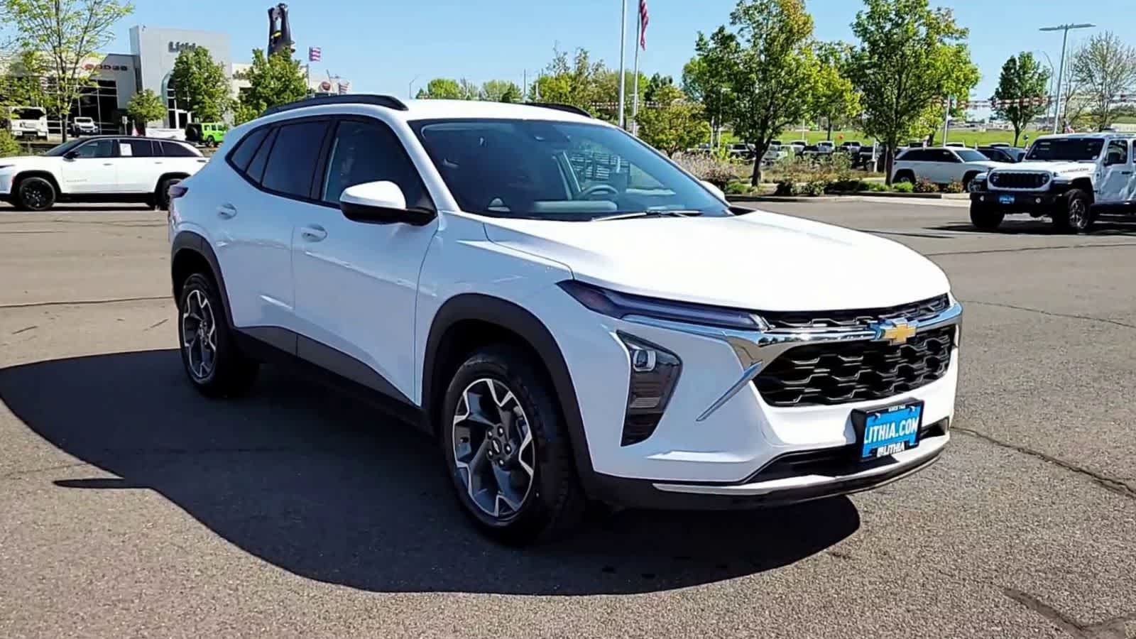Thumbnail: 2025 Chevrolet Trax - 2