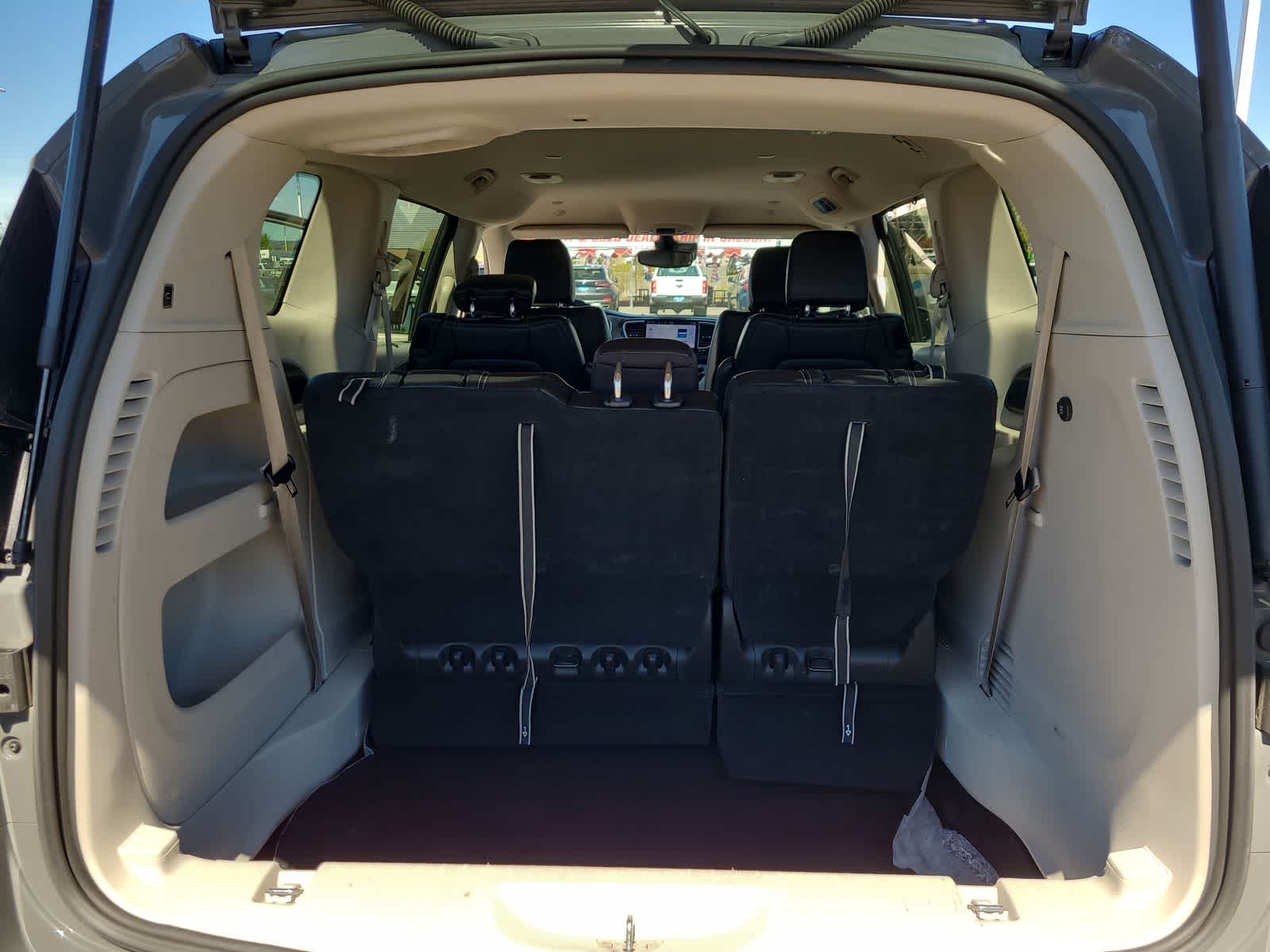 Thumbnail: 2023 Chrysler Pacifica - 27