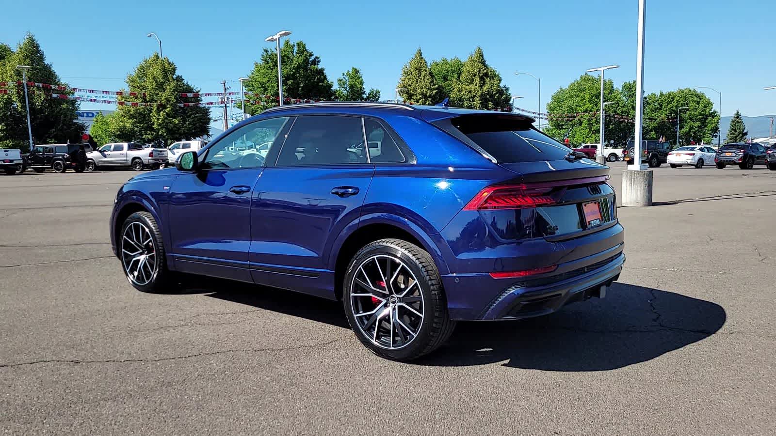 Thumbnail: 2021 Audi Q8 - 6