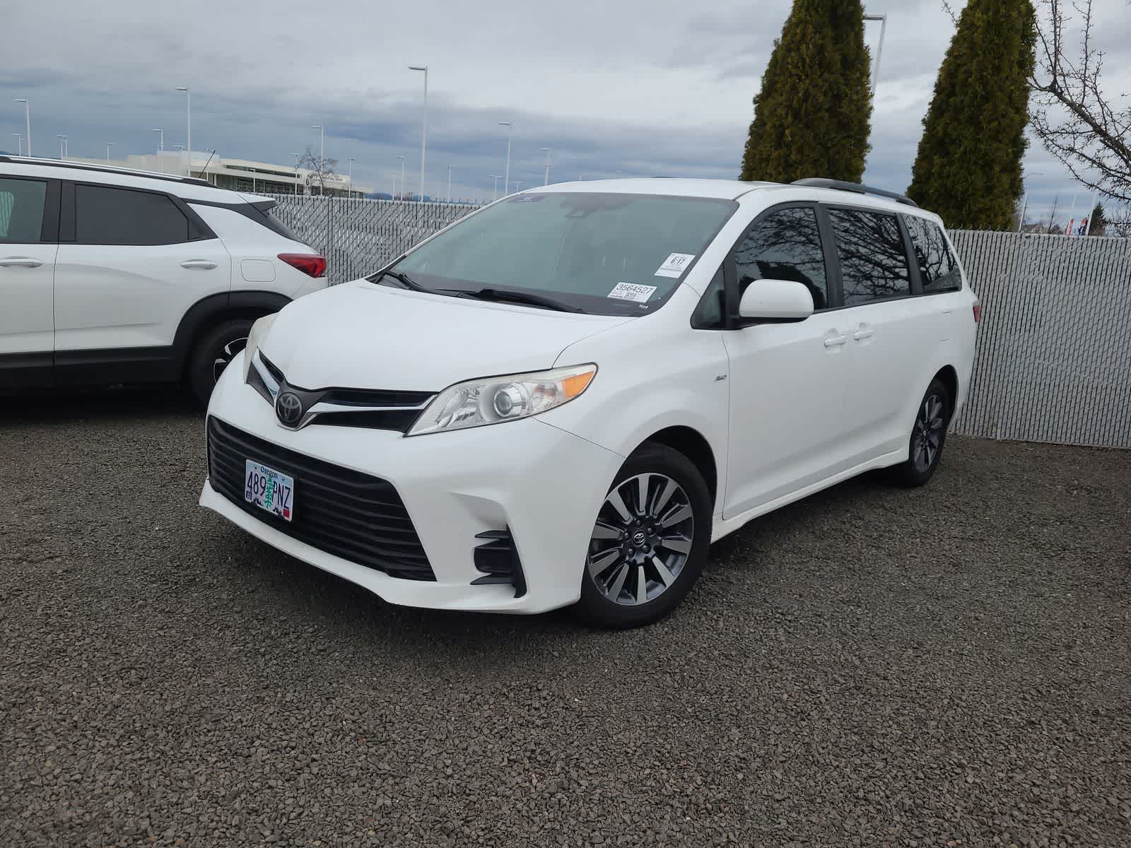 Thumbnail: 2020 Toyota Sienna - 1
