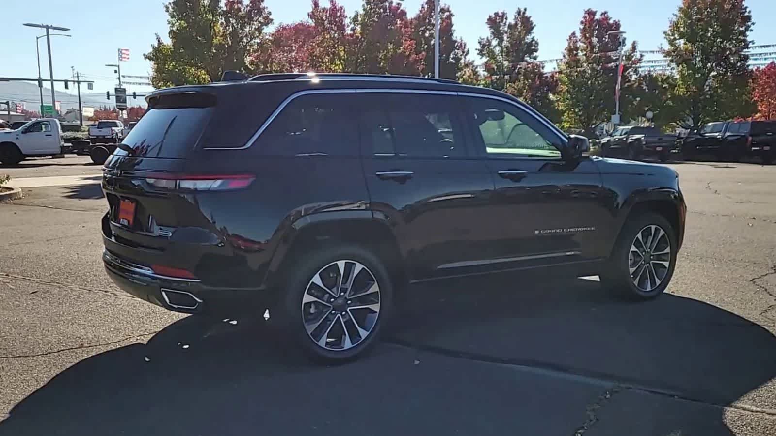 Thumbnail: 2023 Jeep Grand Cherokee - 8