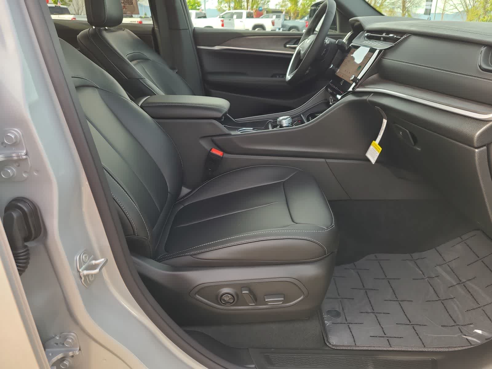 Thumbnail: 2026 Jeep Grand Cherokee - 22