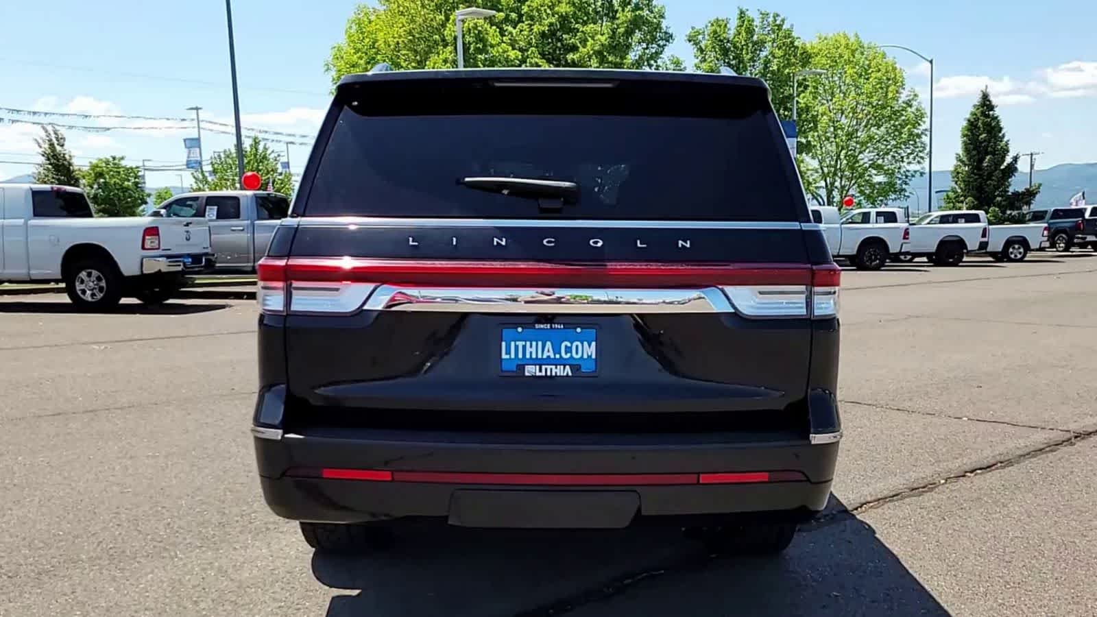 Thumbnail: 2024 Lincoln Navigator L - 7