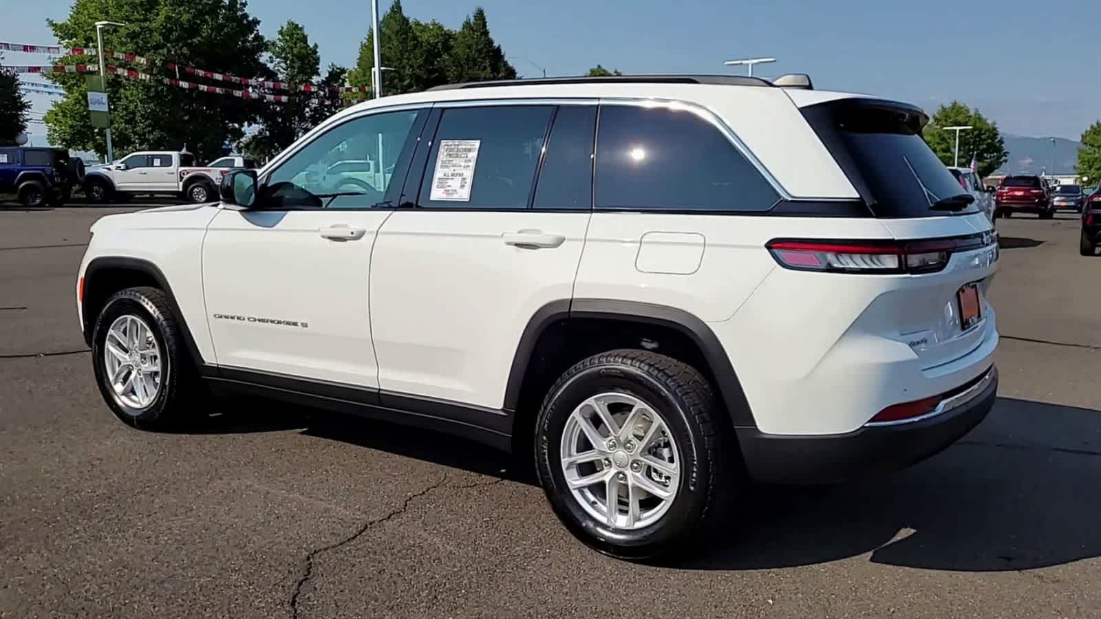 Thumbnail: 2025 Jeep Grand Cherokee - 6