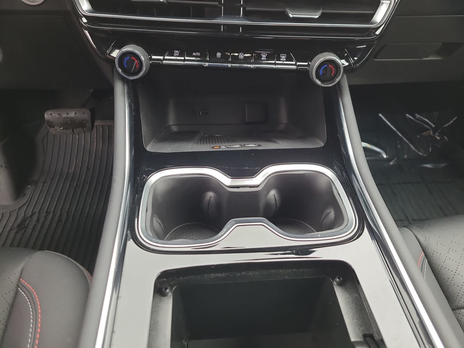 Thumbnail: 2025 Chevrolet Traverse - 25