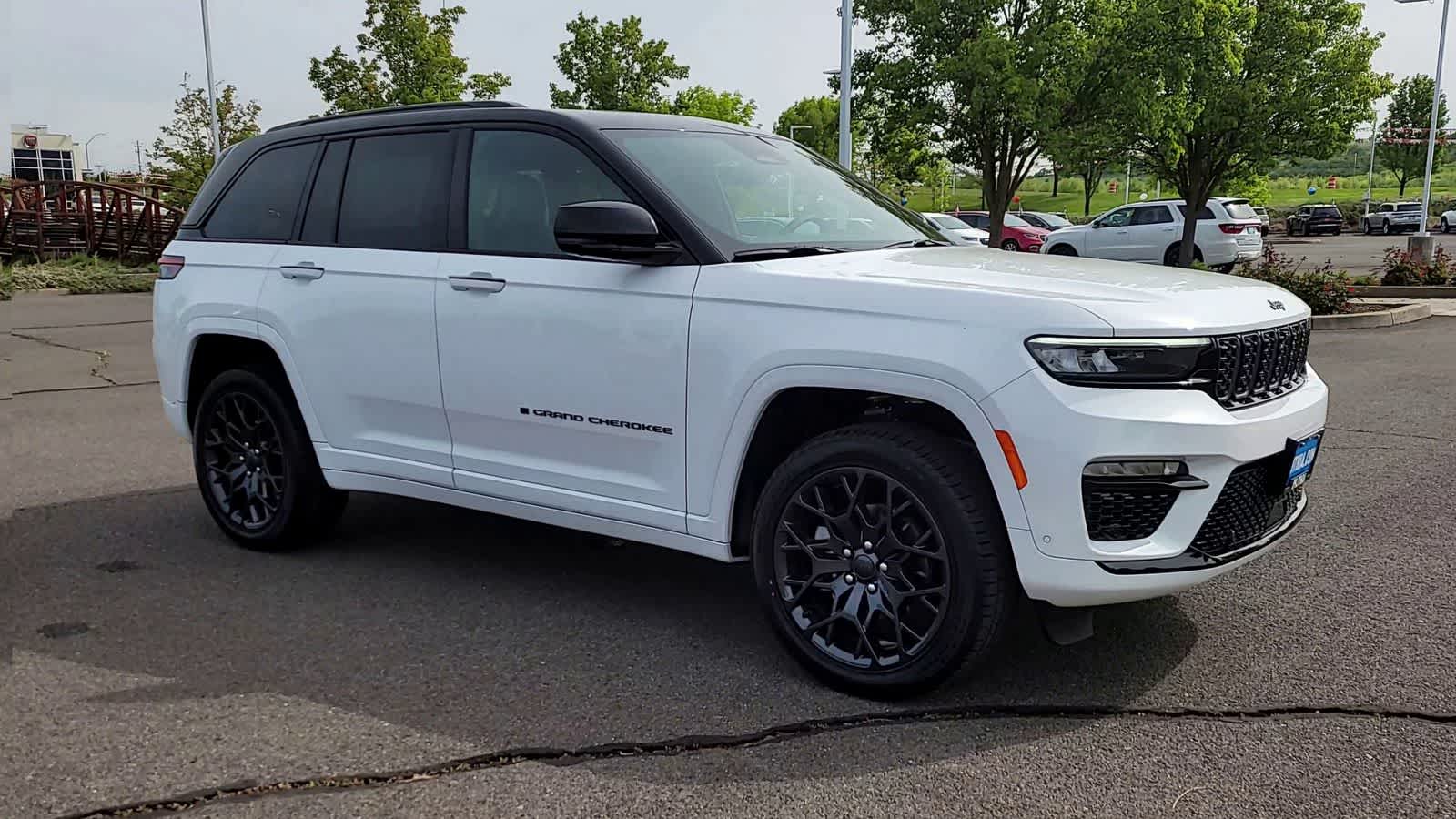 2025 Jeep Grand Cherokee Summit Reserve photo 2