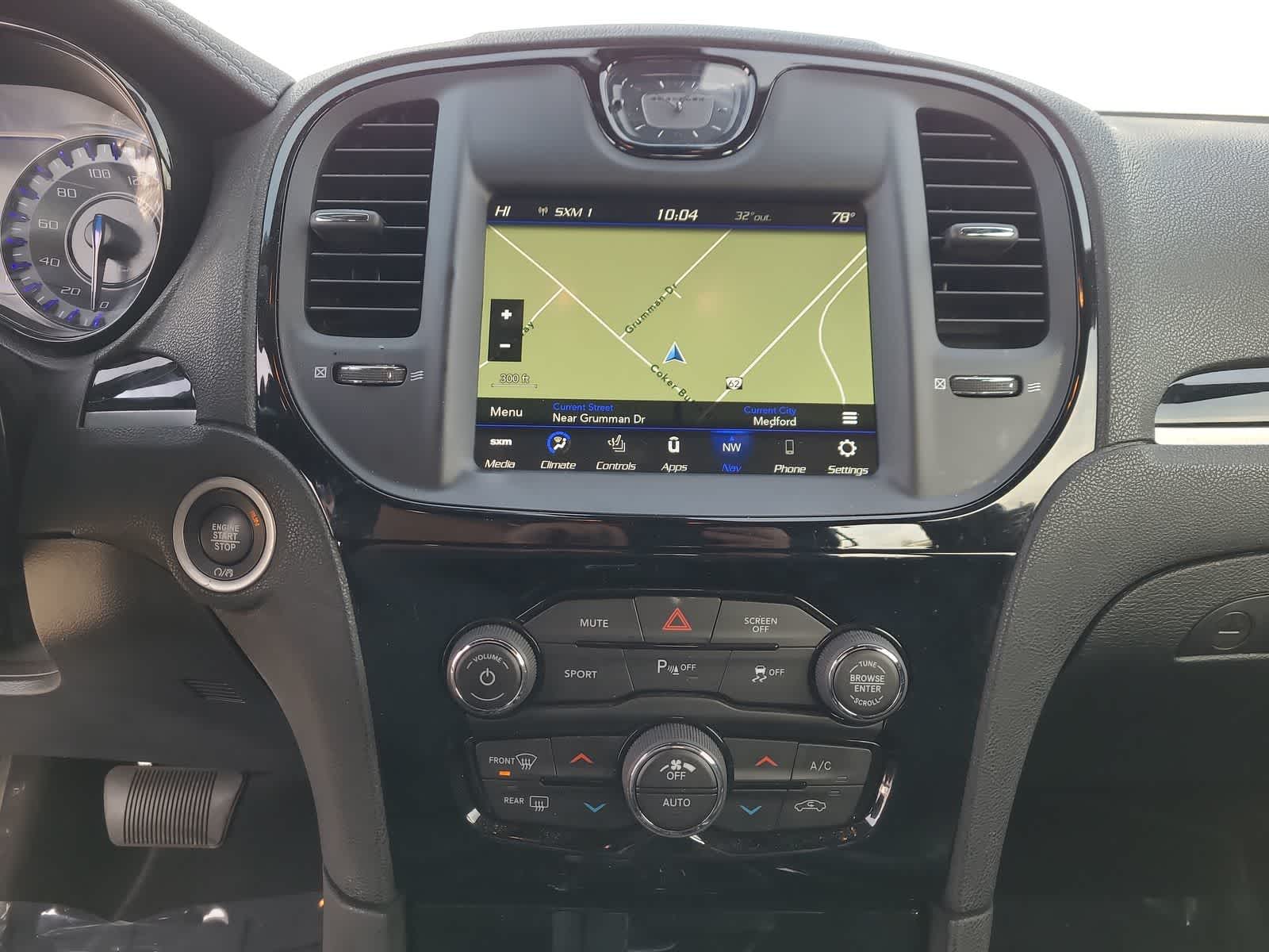 Thumbnail: 2022 Chrysler 300 - 24