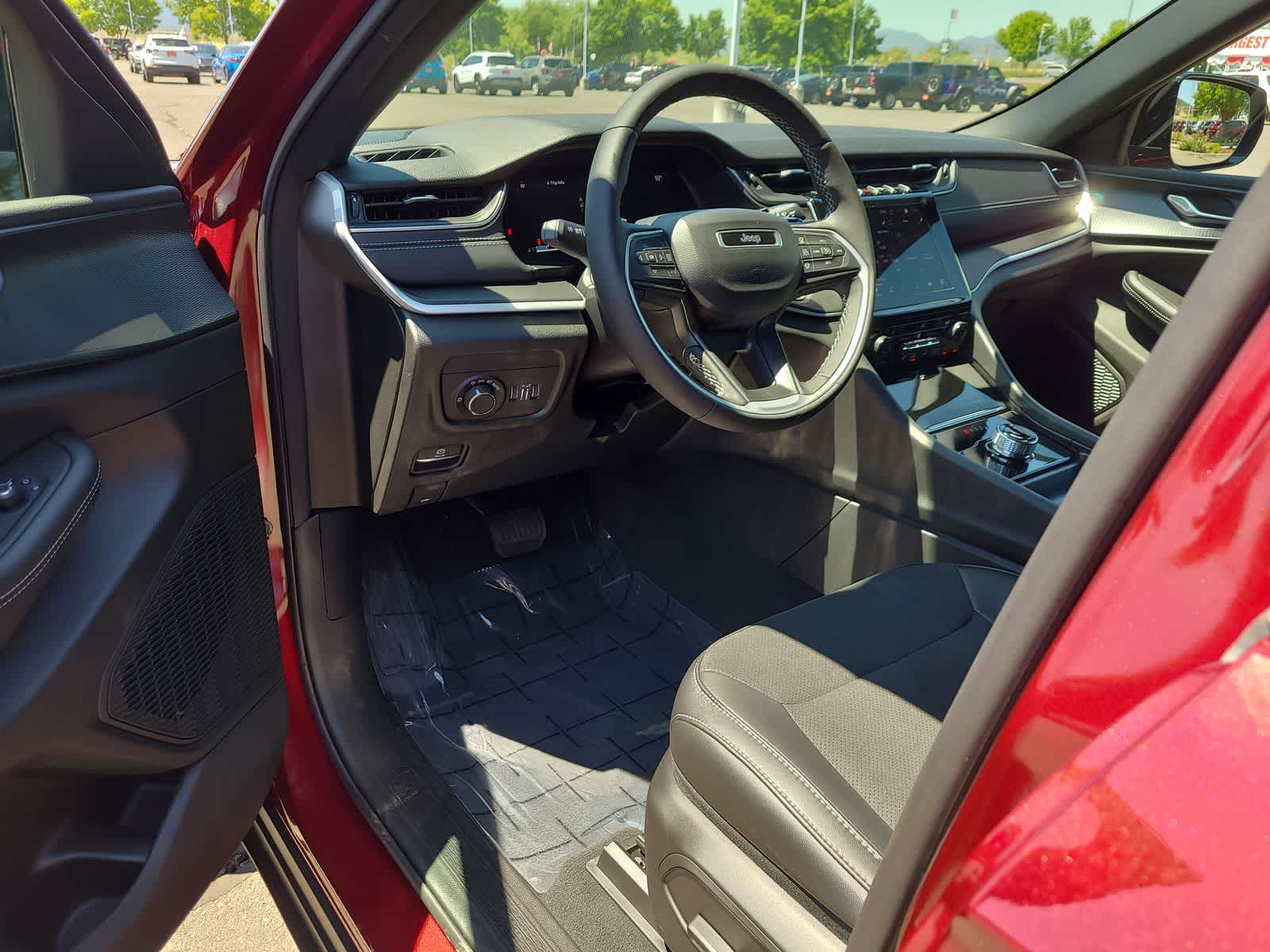 Thumbnail: 2025 Jeep Grand Cherokee - 10