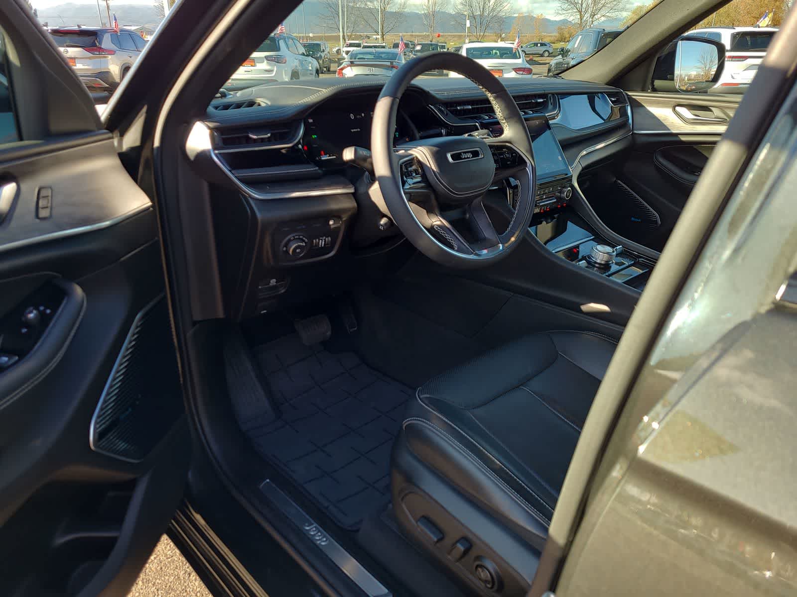 Thumbnail: 2024 Jeep Grand Cherokee - 10