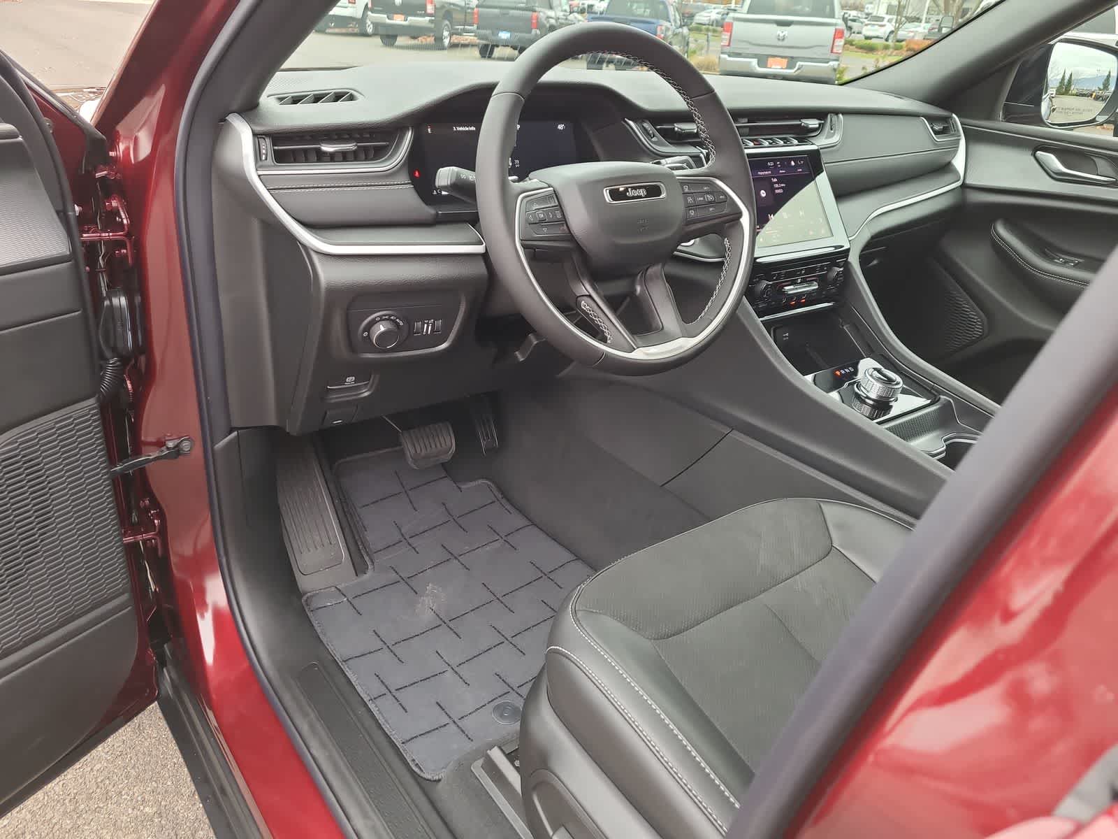 Thumbnail: 2025 Jeep Grand Cherokee - 10