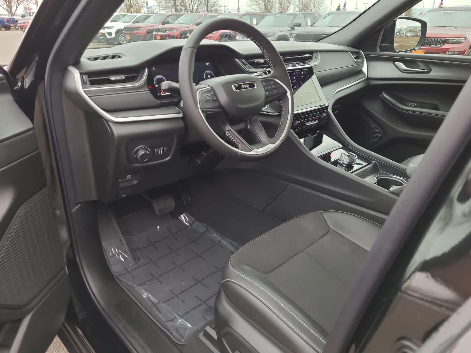 Thumbnail: 2025 Jeep Grand Cherokee - 10