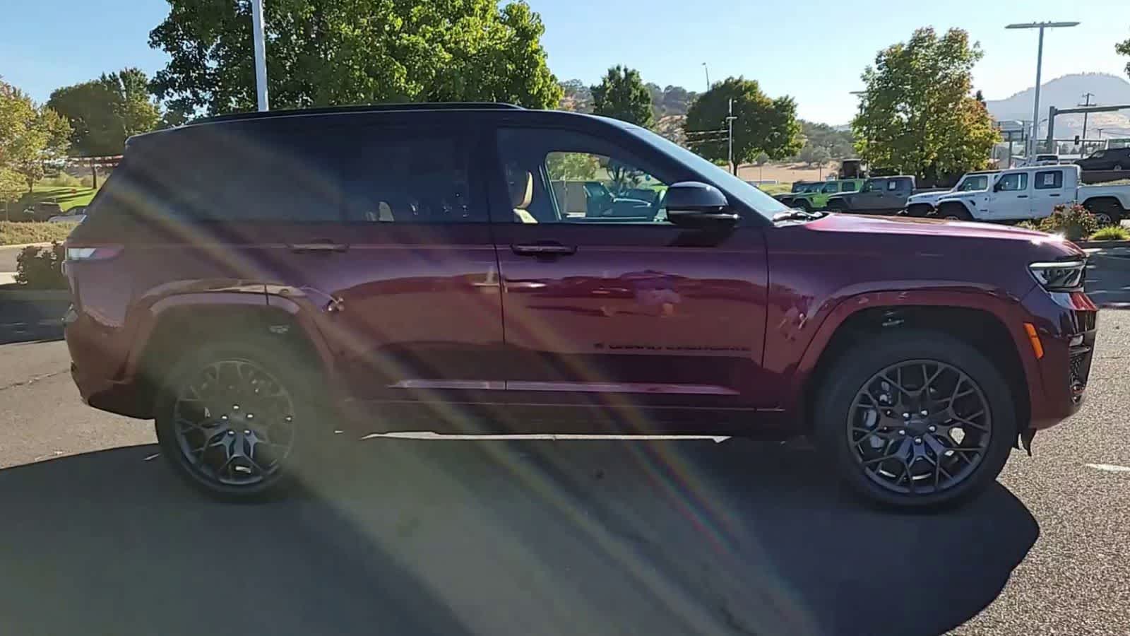 Thumbnail: 2025 Jeep Grand Cherokee - 9