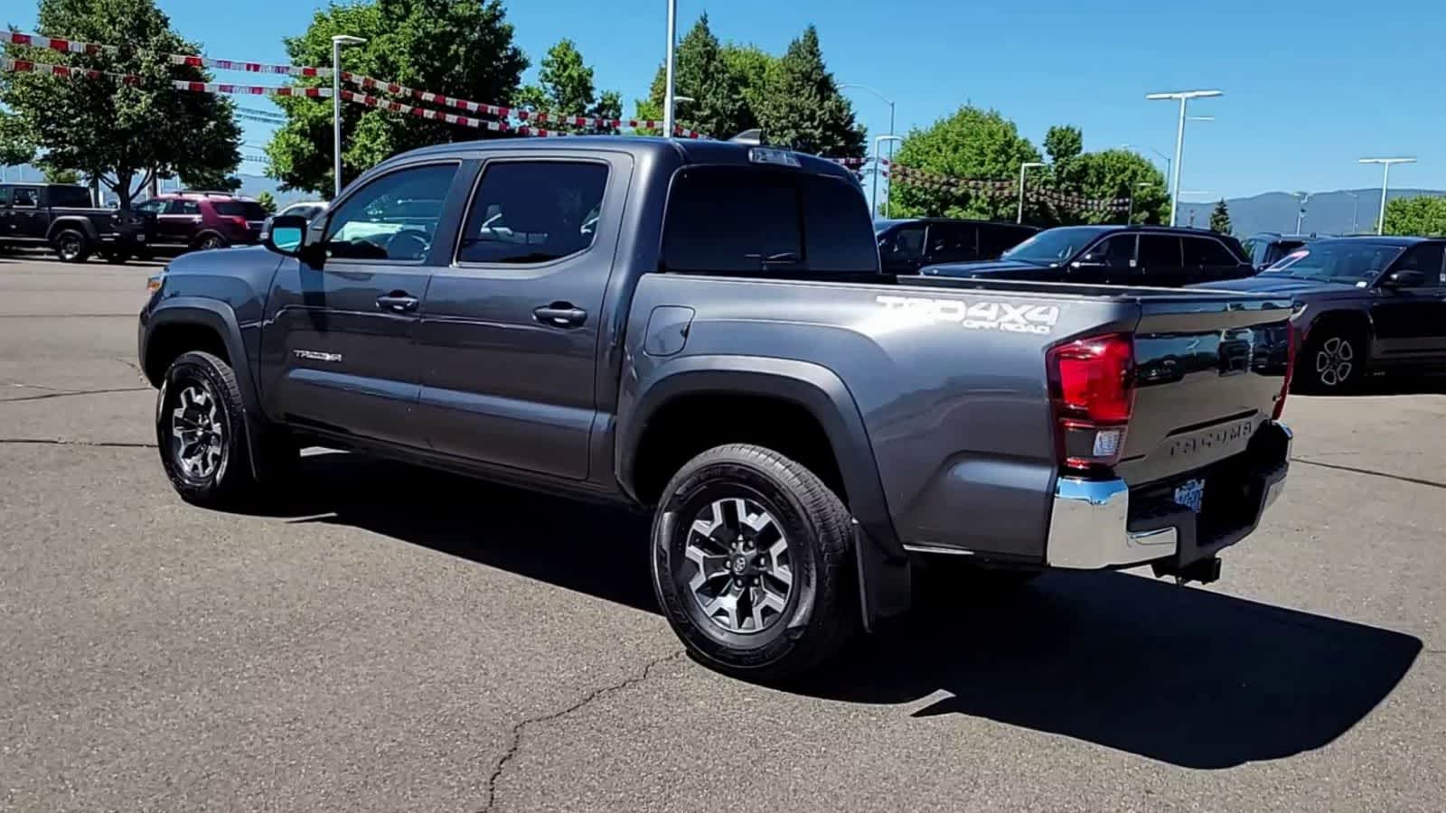 Thumbnail: 2018 Toyota Tacoma - 6