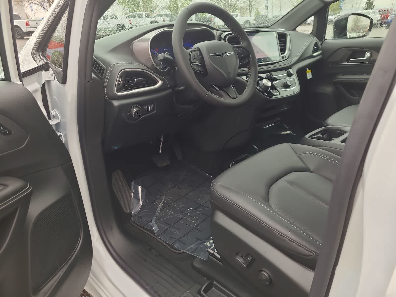 Thumbnail: 2026 Chrysler Pacifica - 10