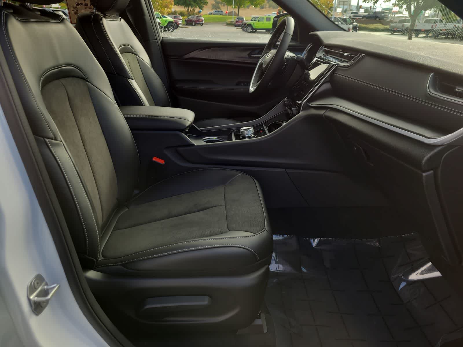 Thumbnail: 2025 Jeep Grand Cherokee - 22