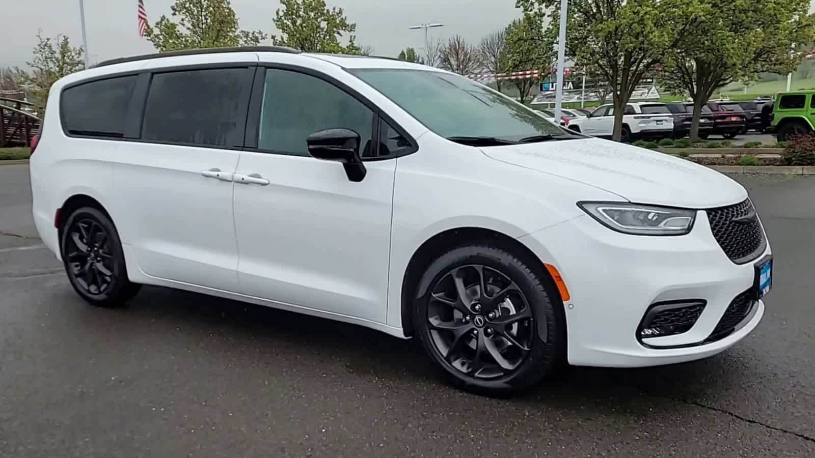 Thumbnail: 2026 Chrysler Pacifica - 2