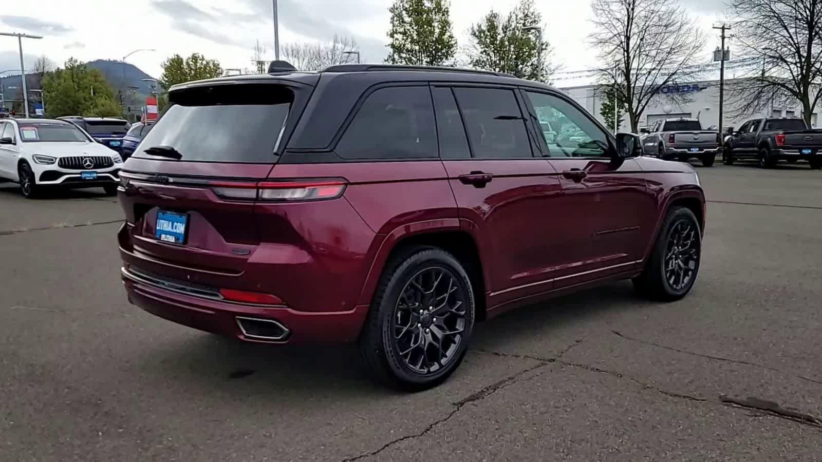 Thumbnail: 2025 Jeep Grand Cherokee - 8