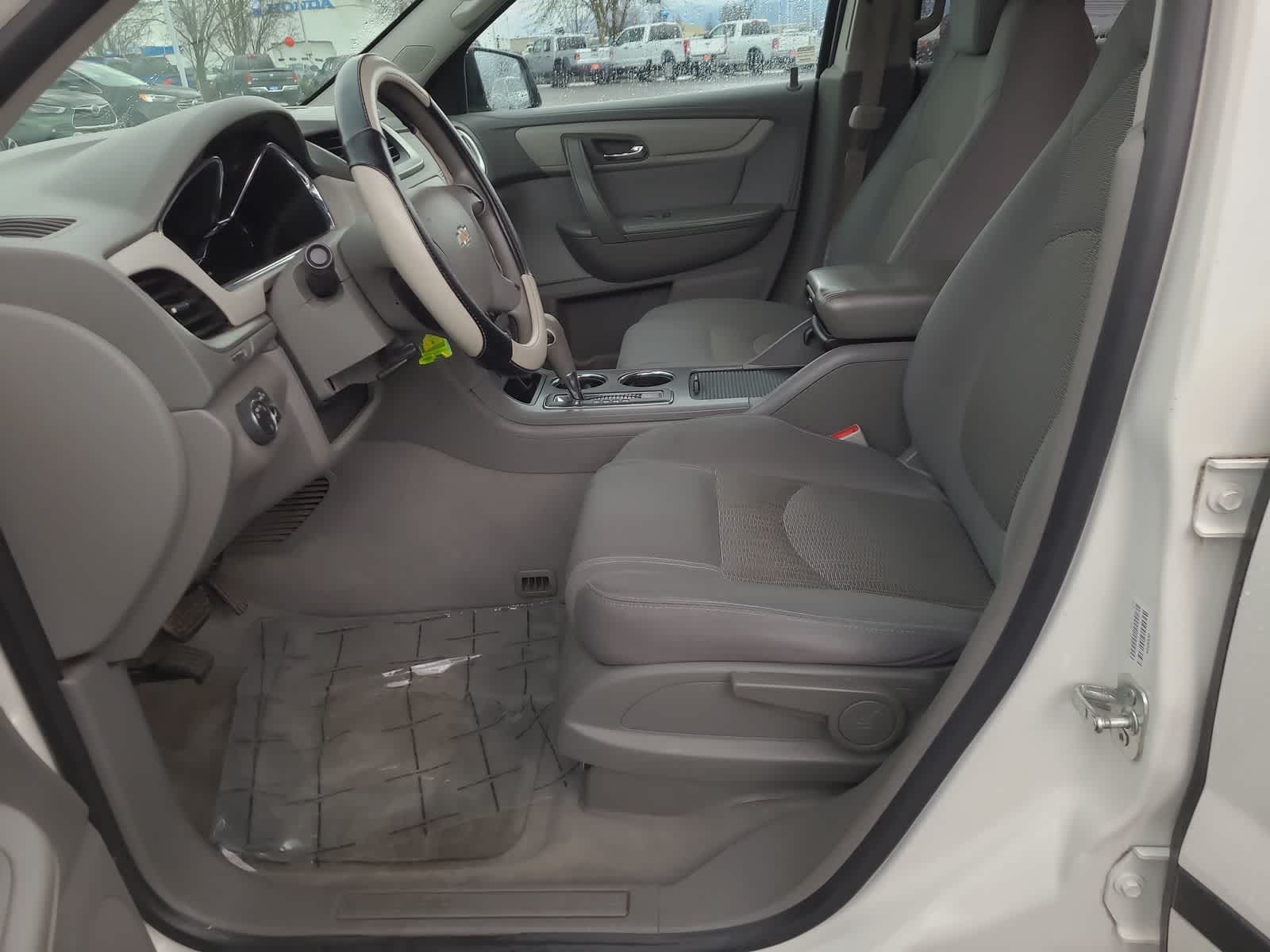 Thumbnail: 2013 Chevrolet Traverse - 19