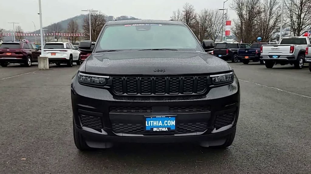 Used 2024 Jeep Grand Cherokee L Laredo SUV