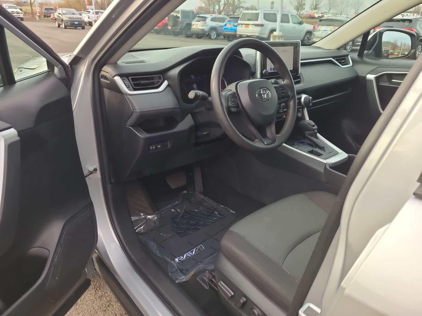 Thumbnail: 2024 Toyota RAV4 - 10