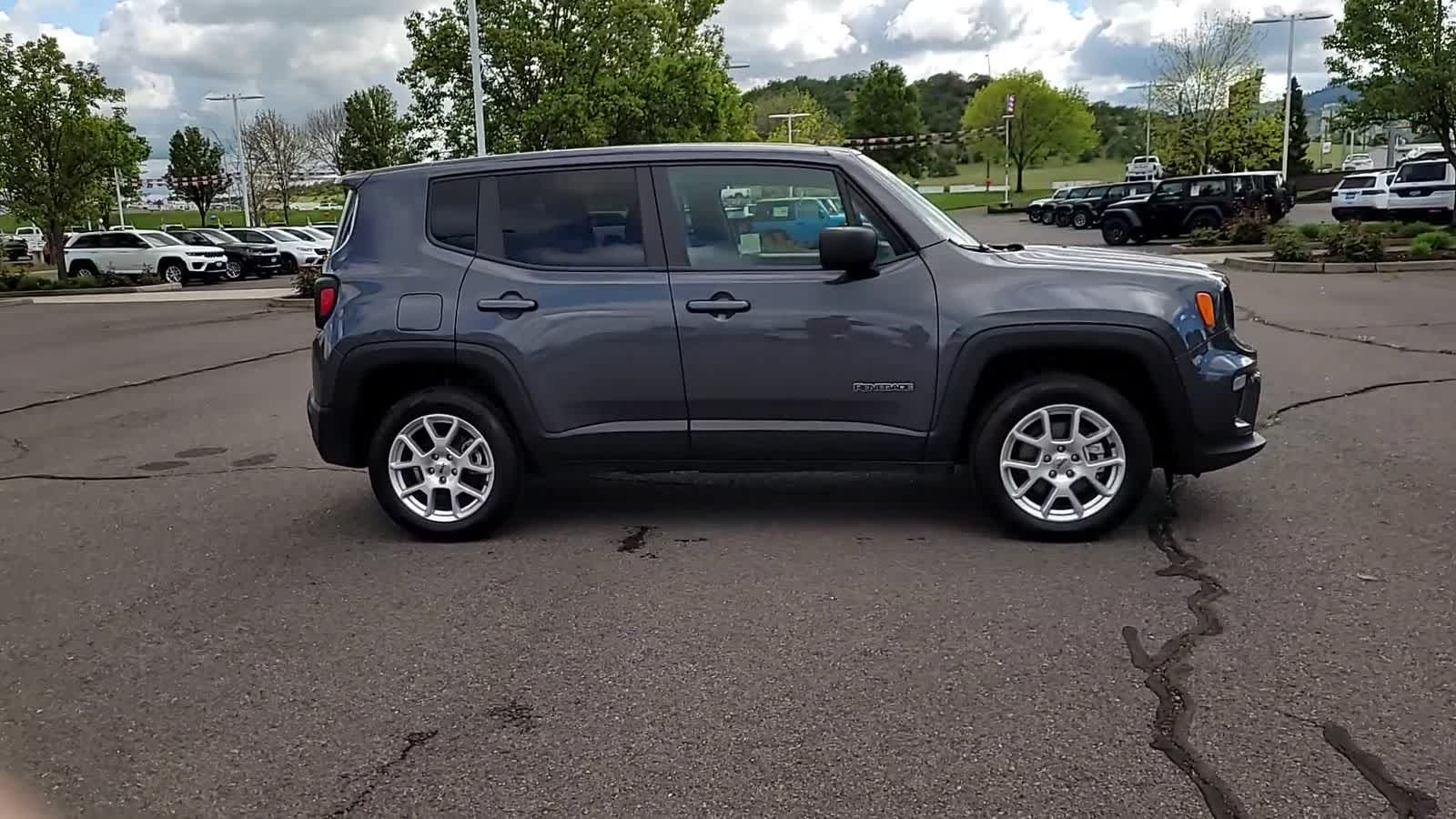 Thumbnail: 2023 Jeep Renegade - 9