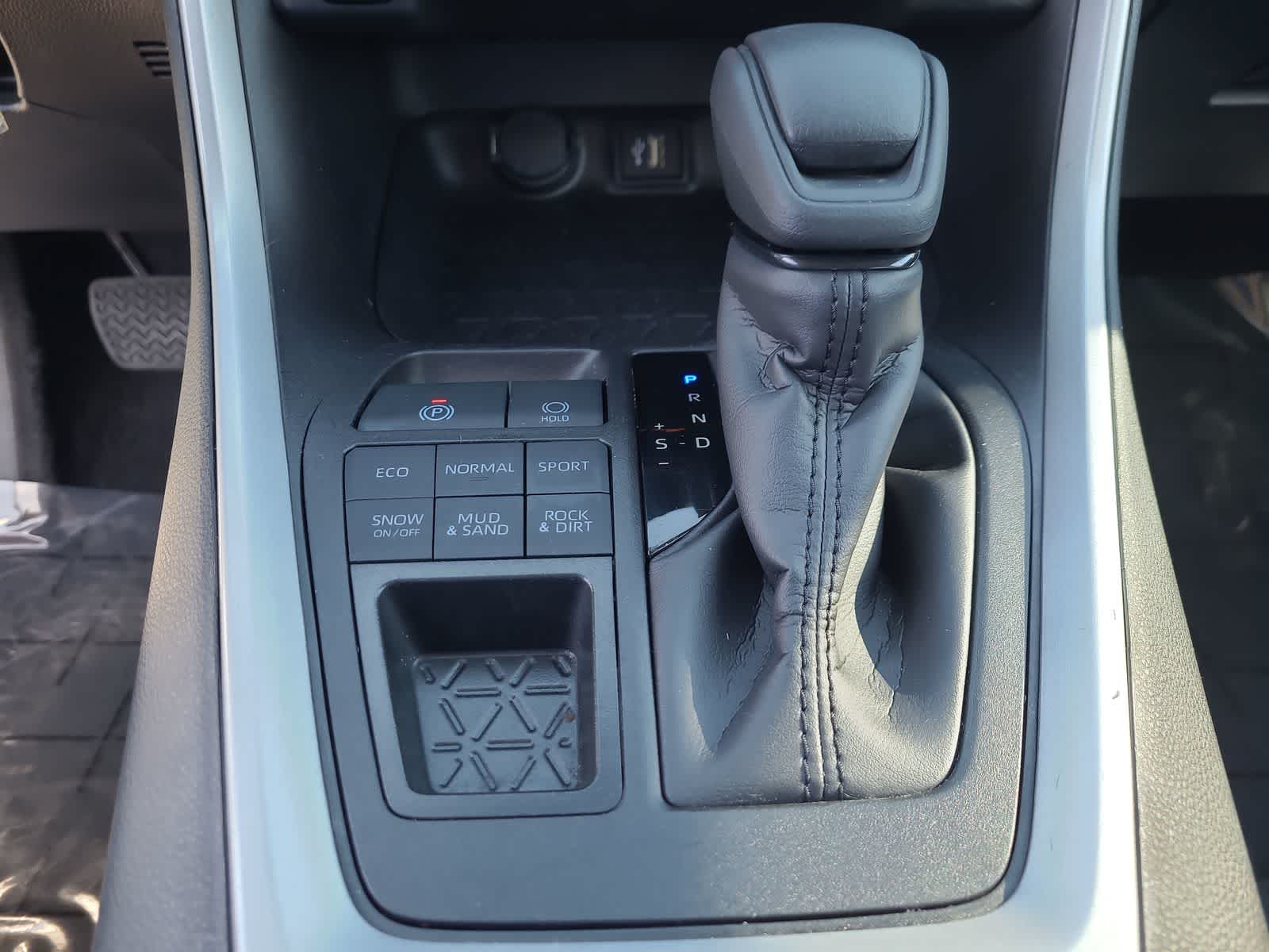 Thumbnail: 2025 Toyota RAV4 - 25