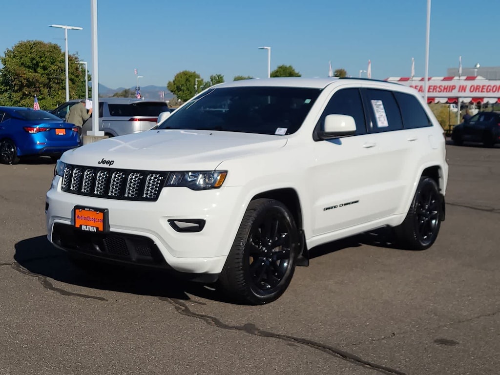 Used 2021 Jeep Grand Cherokee Laredo SUV