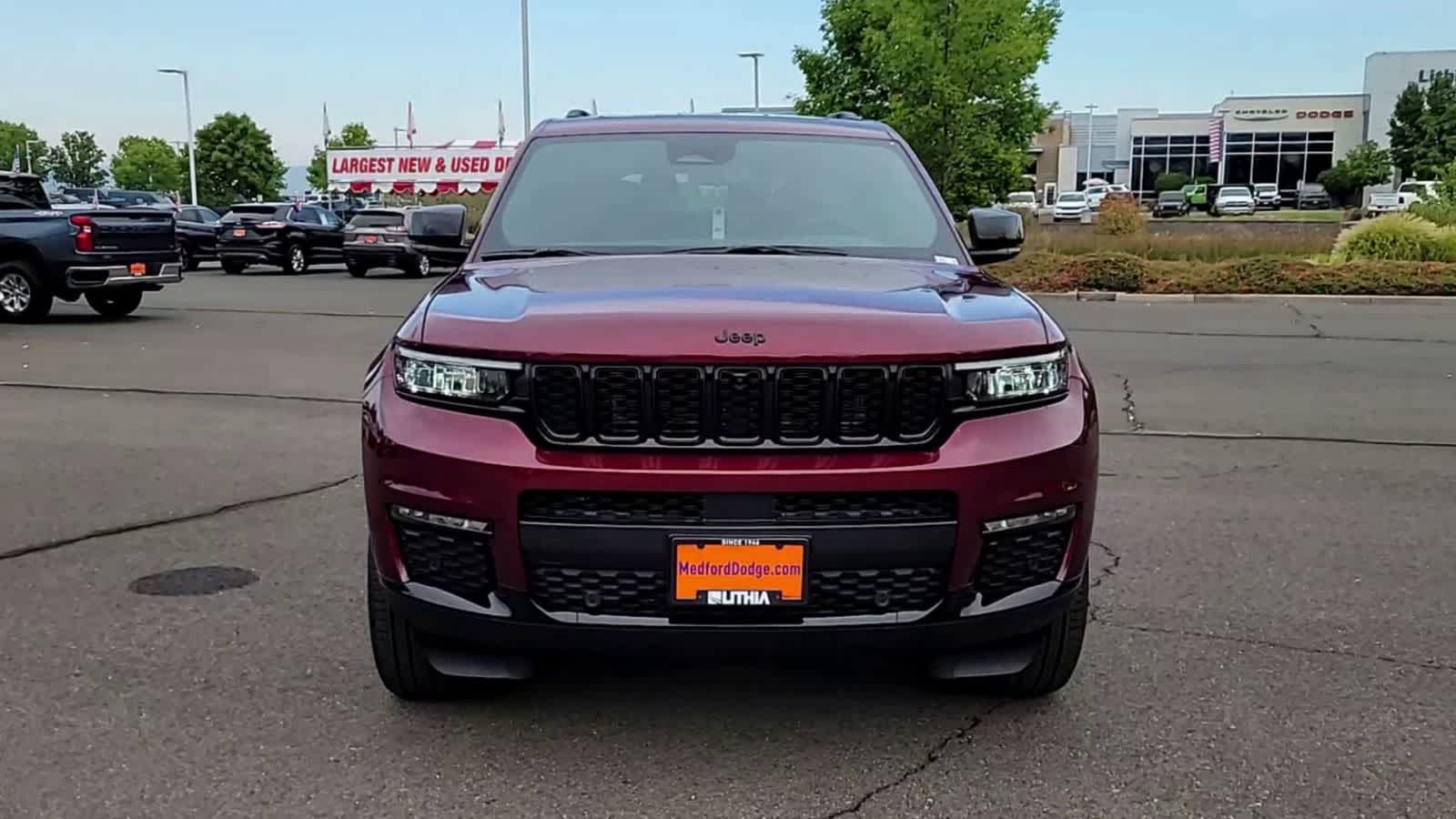 Thumbnail: 2025 Jeep Grand Cherokee - 3